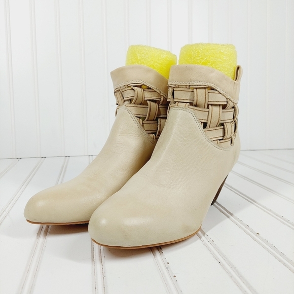 NEW Corso Como Cream Leather Block Heel Slip On Weaved Detail Ankle Boots E396 - Picture 2 of 13